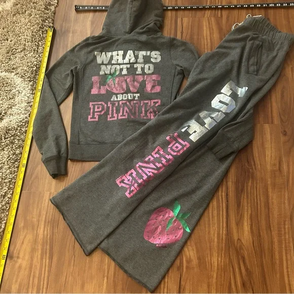 🍓🍓Adorable Y2K Victoria’s Secret Pink Strawberry set Hoodie sweat pants - Picture 15 of 16